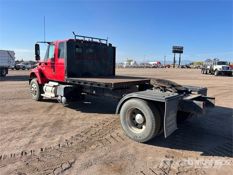 International 7300 4x2 Extended Cab Versatile Hauler Truck Vlačilci