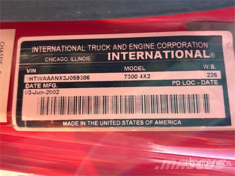 International 7300 4x2 Extended Cab Versatile Hauler Truck Vlačilci