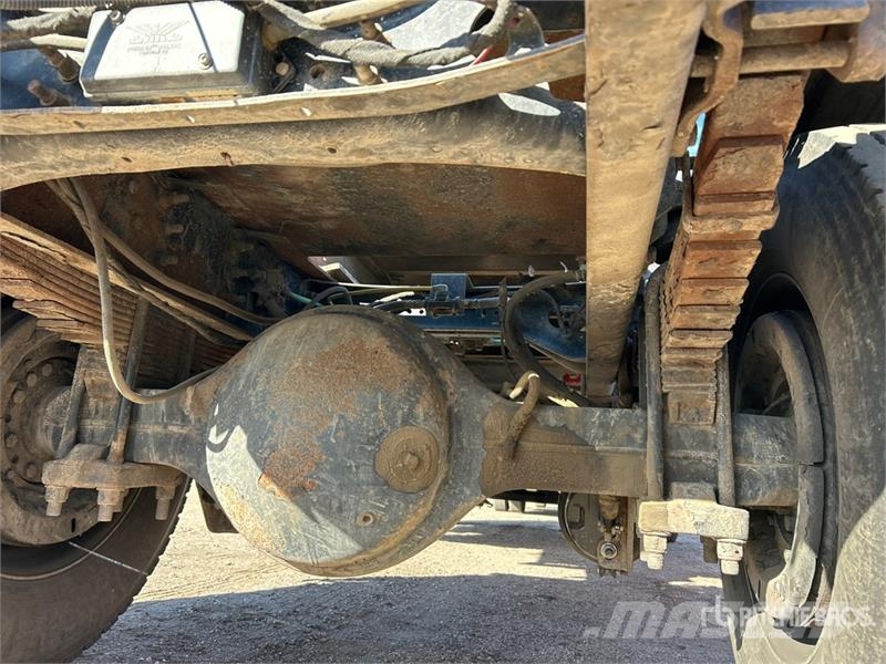 International 7300 4x2 Extended Cab Versatile Hauler Truck Vlačilci