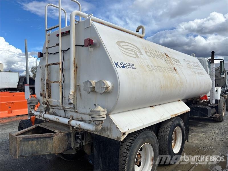 International 7400 Vízszállító teherautók