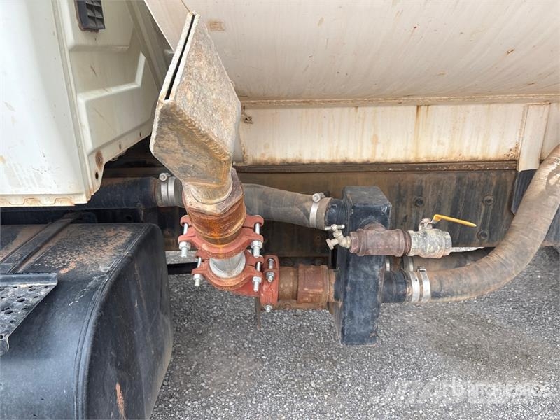 International 7400 صهاريج مياه