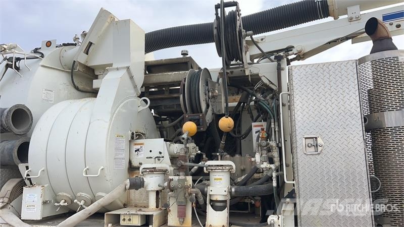 International 7400 Camion autospurgo