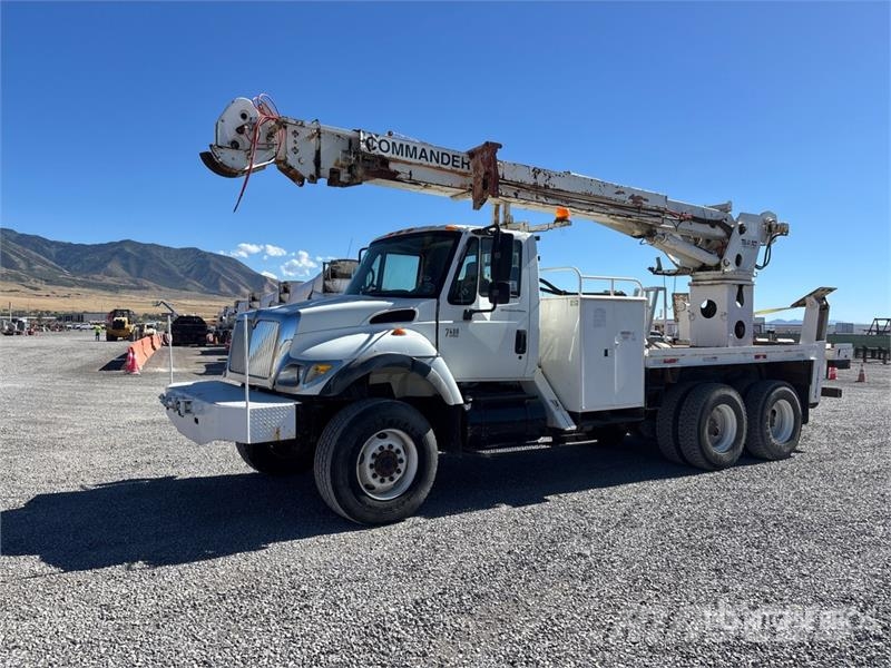 International 7400 移動式鑽機車