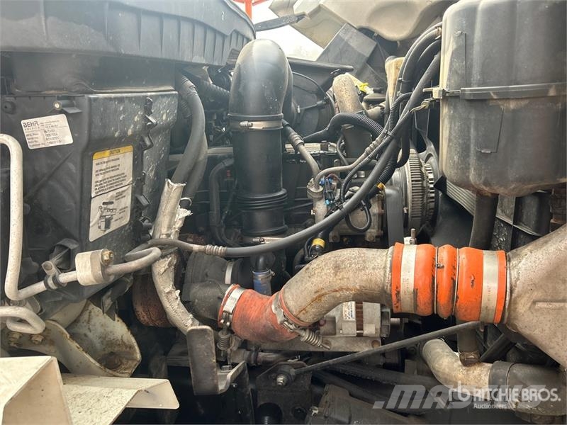 International 7400 Commercial vehicle