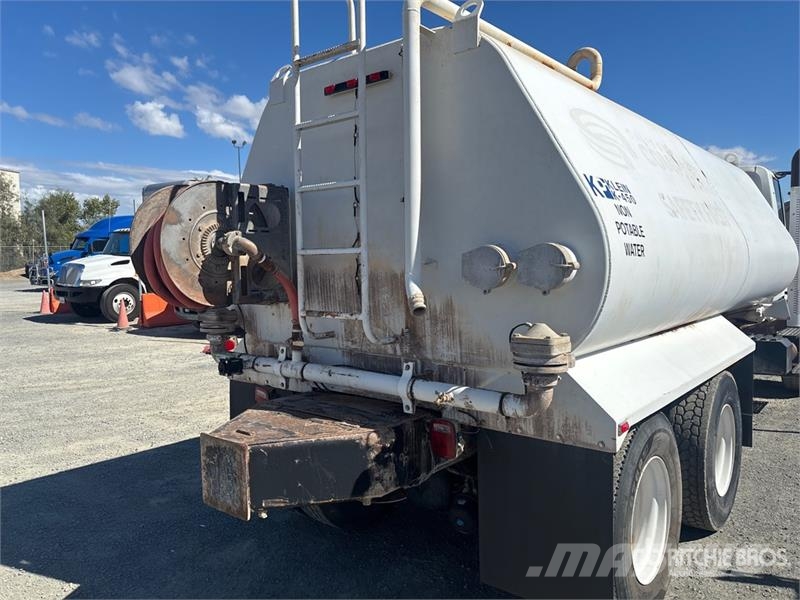 International 7400 Kamioni za vodu