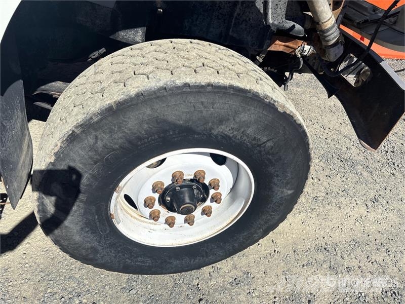 International 7400 Kamioni za vodu
