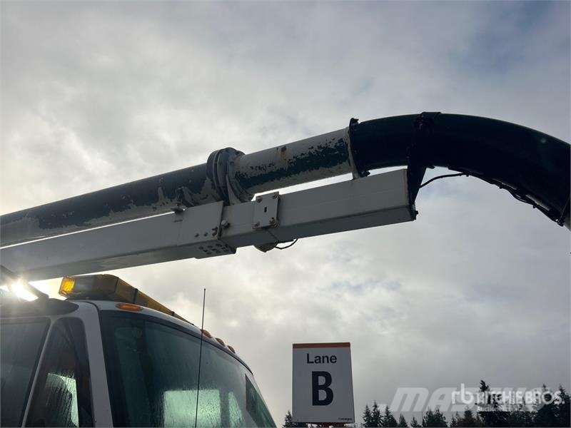 International 7400 Commercial vehicle