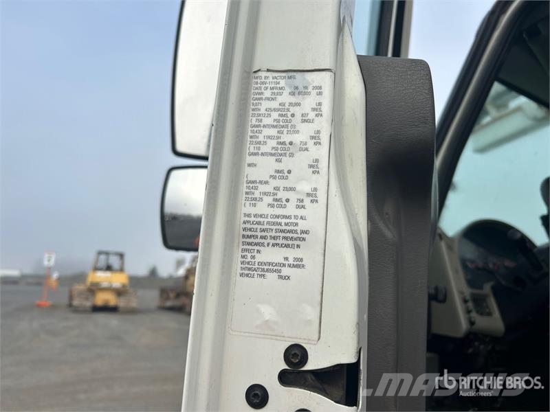 International 7400 Commercial vehicle