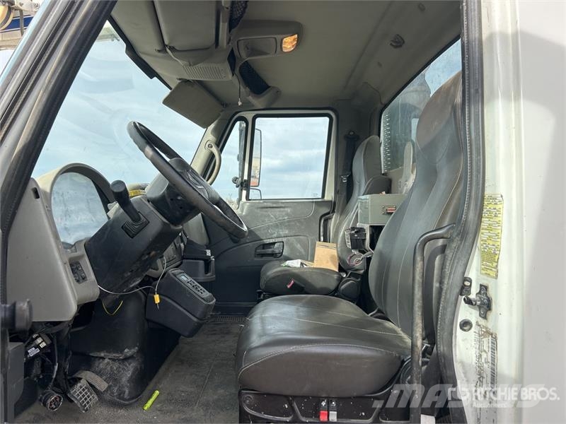 International 7400 Camion autospurgo