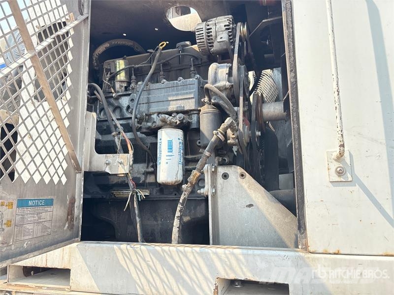 International 7400 Camion autospurgo
