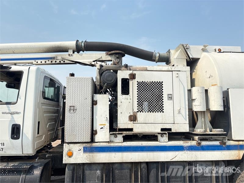 International 7400 Camion autospurgo