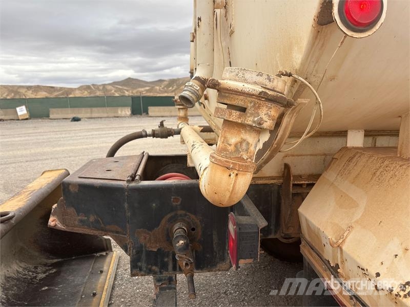 International 7400 صهاريج مياه