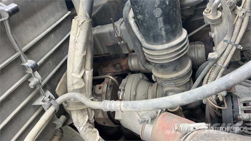 International 7400 Saug- und Druckwagen