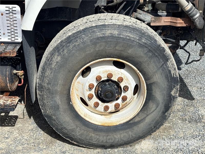 International 7400 Vízszállító teherautók