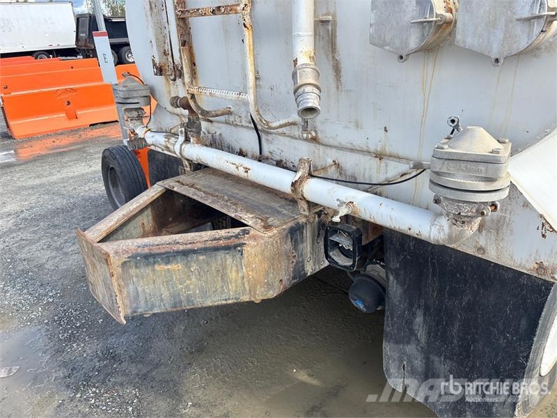 International 7400 Vízszállító teherautók