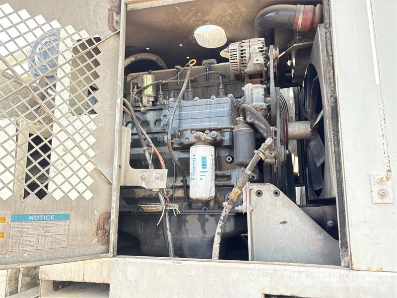 International 7400 Camion autospurgo
