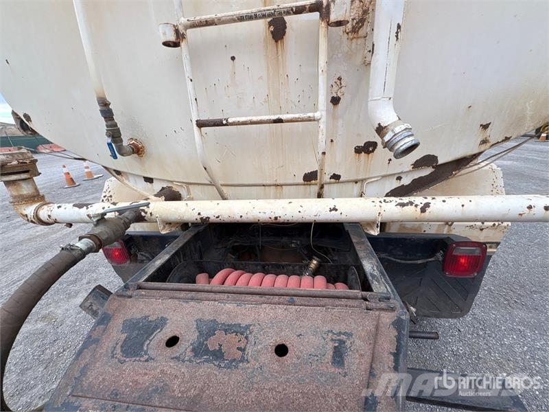 International 7400 صهاريج مياه