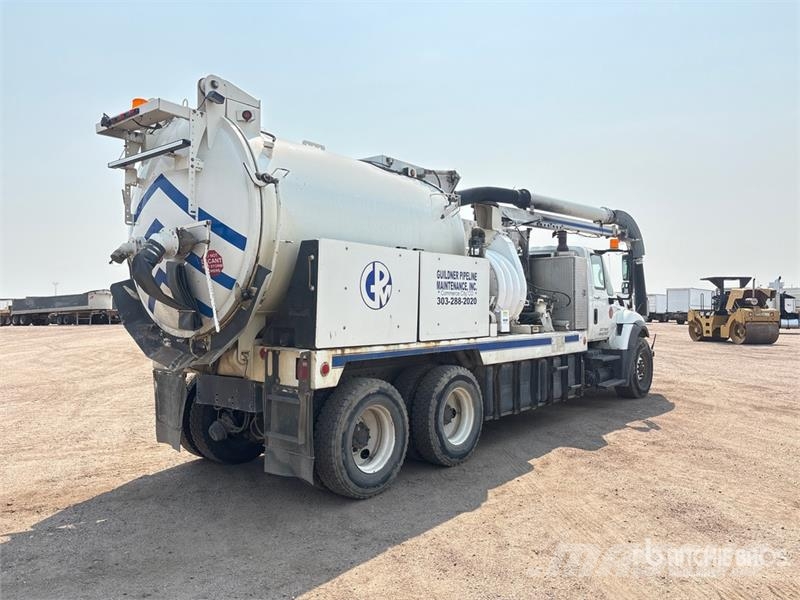 International 7400 Camion autospurgo