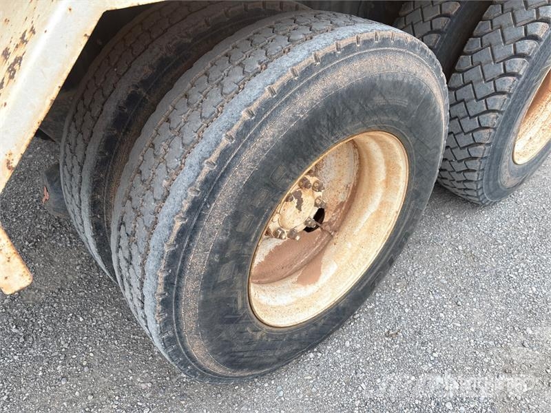 International 7400 صهاريج مياه