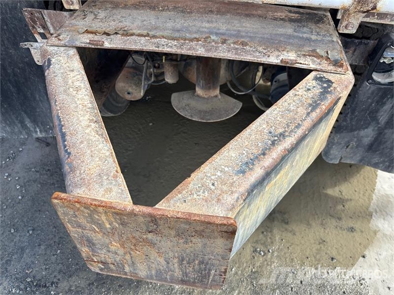 International 7400 Vízszállító teherautók