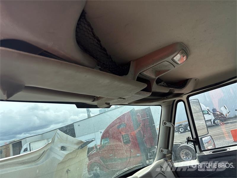 International 7400 Vízszállító teherautók
