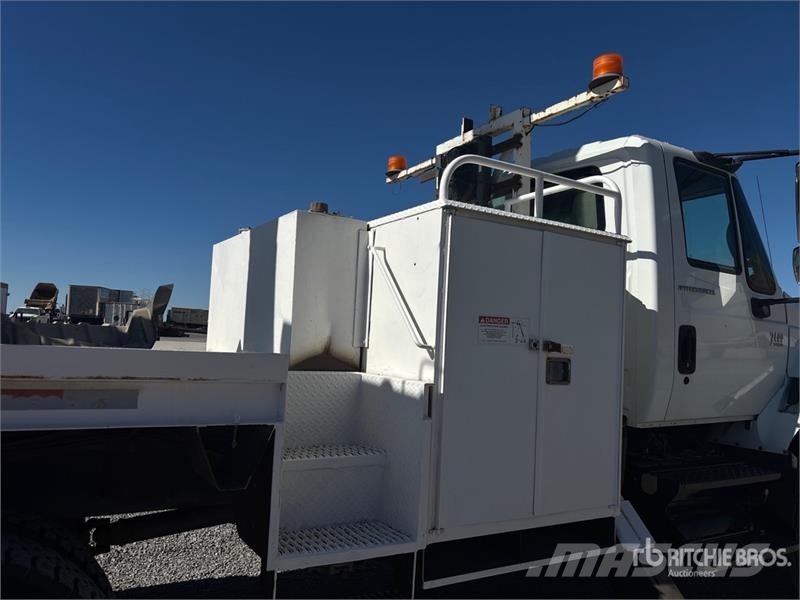 International 7400 移動式鑽機車