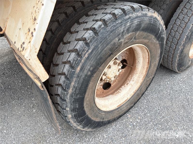 International 7400 صهاريج مياه