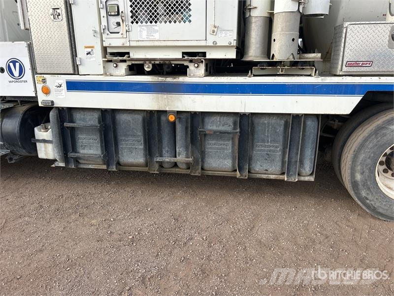 International 7400 Camion autospurgo