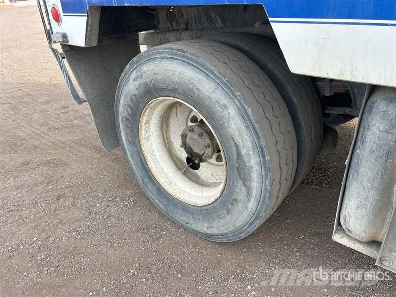 International 7400 Saug- und Druckwagen