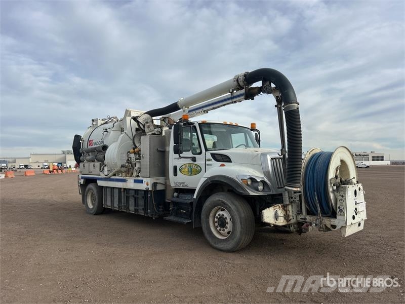 International 7400 Camion autospurgo