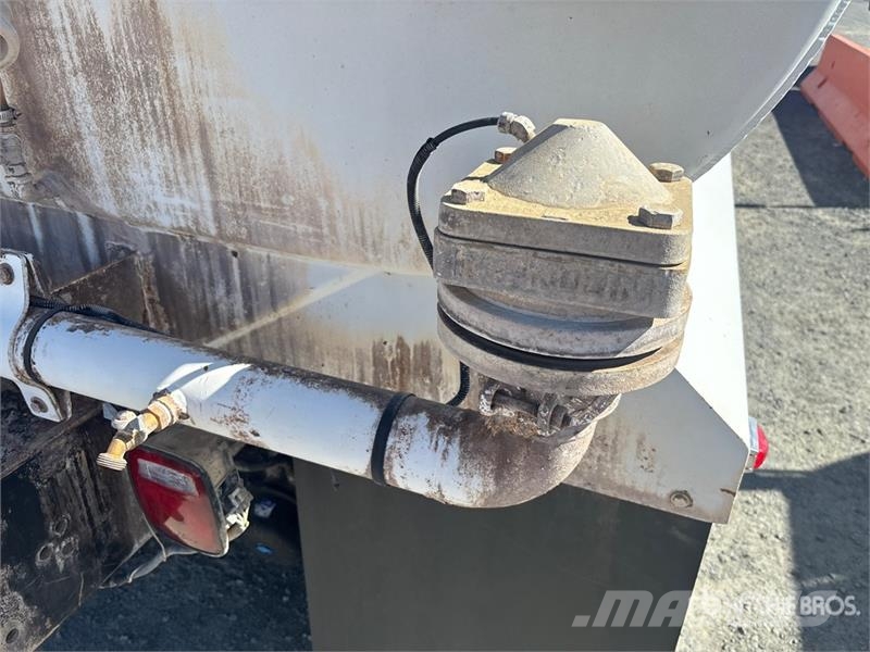 International 7400 Kamioni za vodu