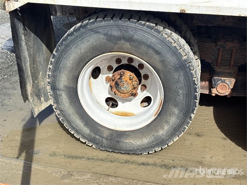International 7400 Vízszállító teherautók