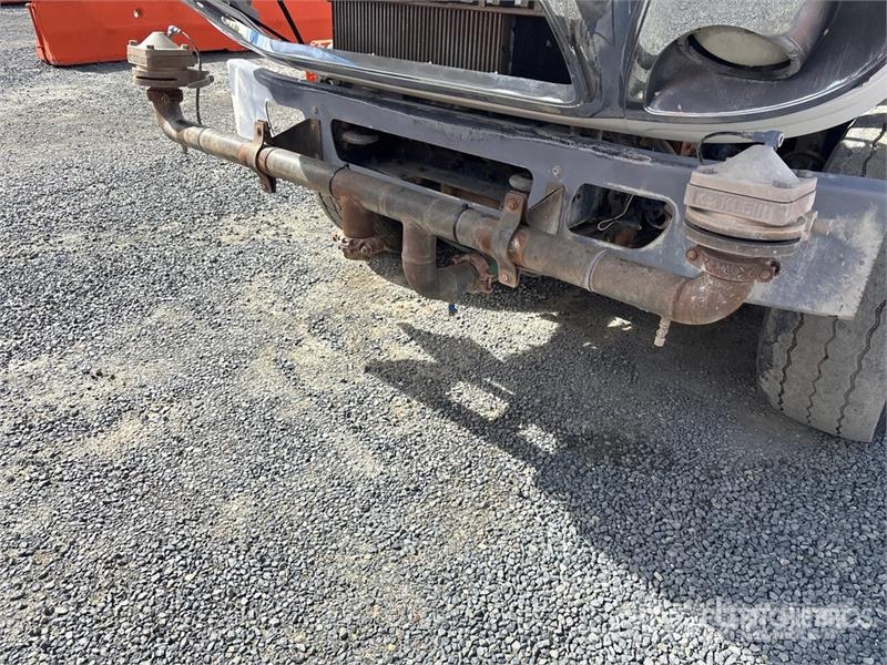 International 7400 Vízszállító teherautók