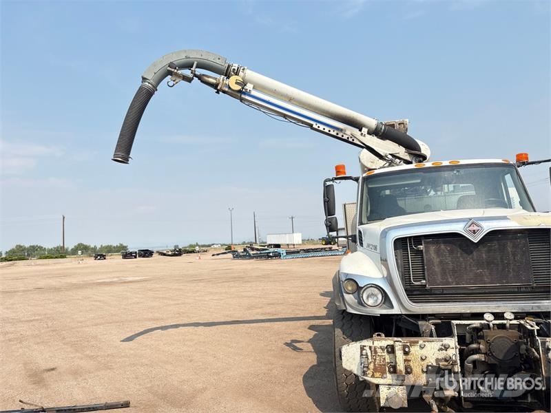 International 7400 Camion autospurgo