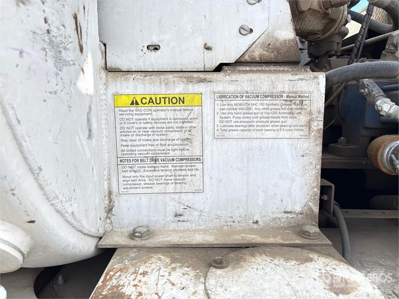 International 7400 Camion autospurgo