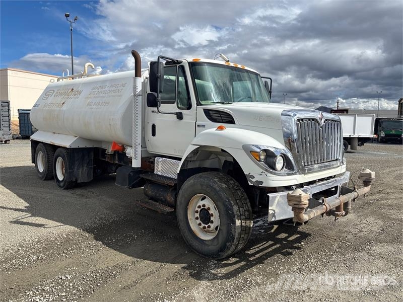 International 7400 Vízszállító teherautók