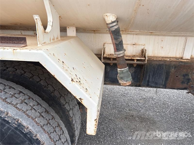 International 7400 صهاريج مياه