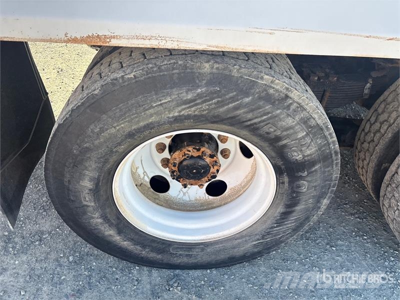 International 7400 Kamioni za vodu
