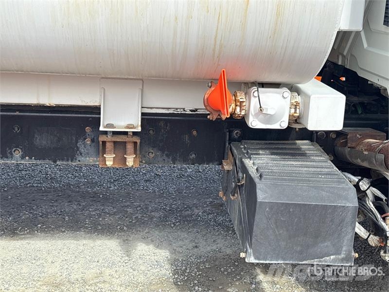 International 7400 Vízszállító teherautók