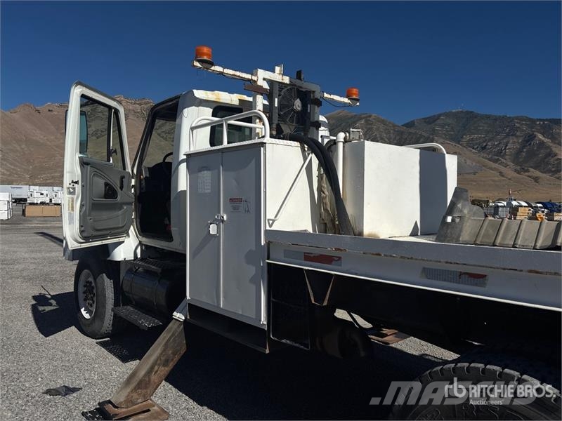 International 7400 移動式鑽機車