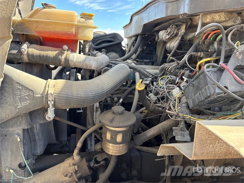 International 7400 Camion autospurgo
