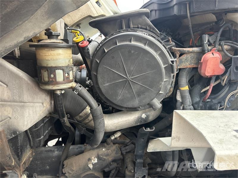 International 7400 Commercial vehicle