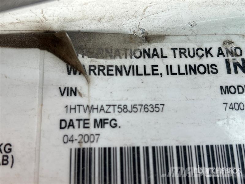 International 7400 Camion autospurgo