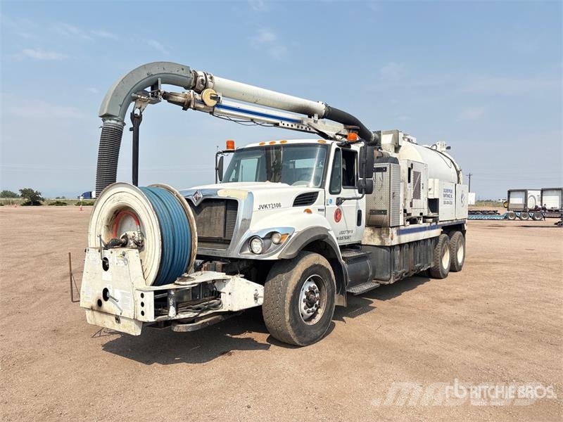 International 7400 Camion autospurgo