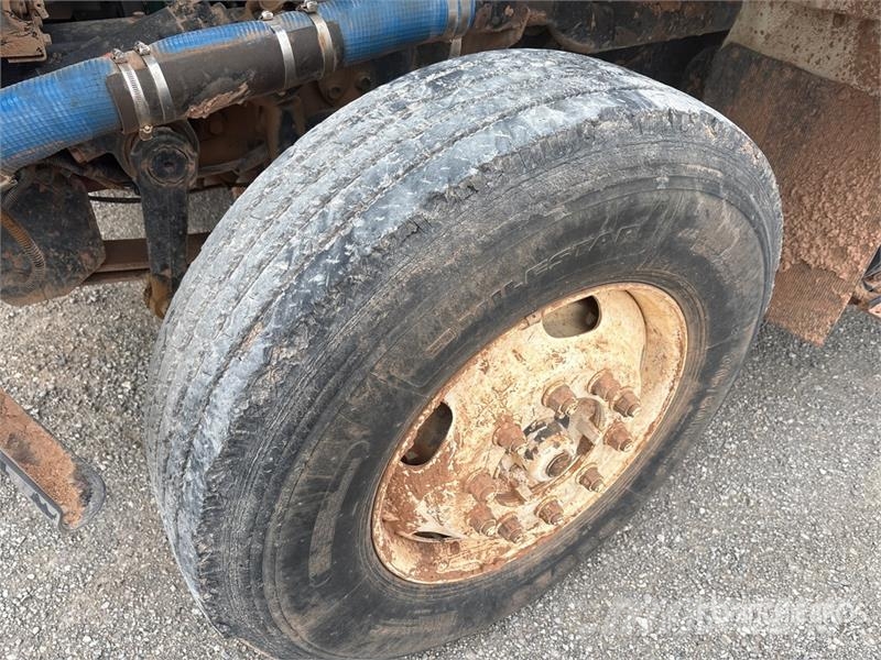 International 7400 صهاريج مياه