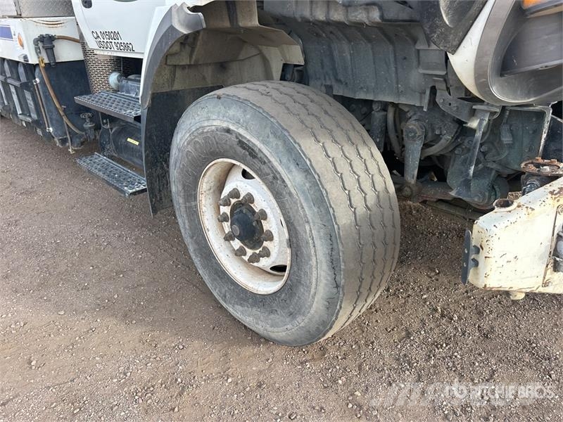 International 7400 Camion autospurgo