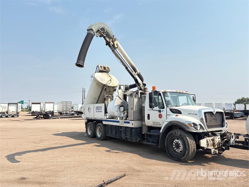 International 7400 Camion autospurgo
