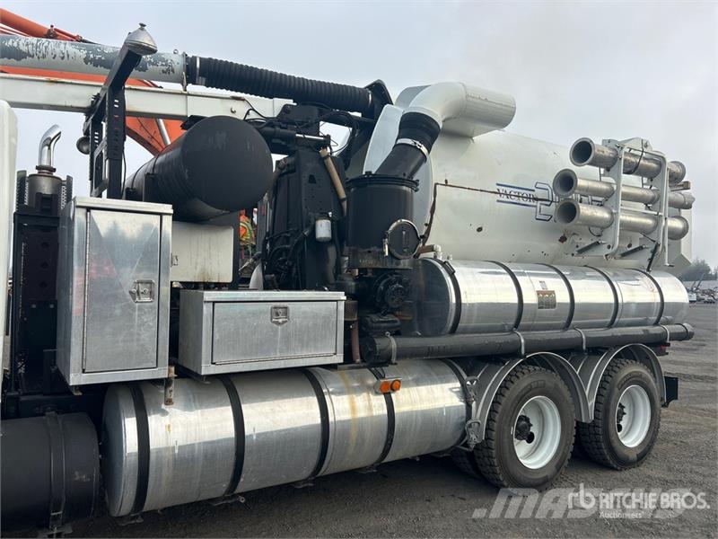 International 7400 Commercial vehicle