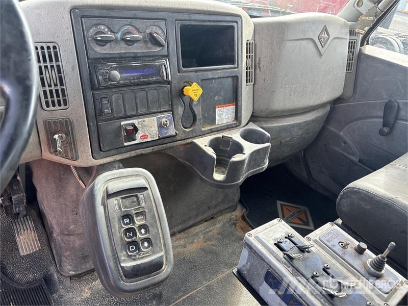 International 7400 Vízszállító teherautók