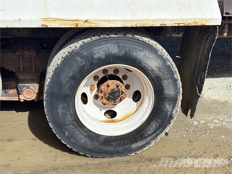 International 7400 Vízszállító teherautók
